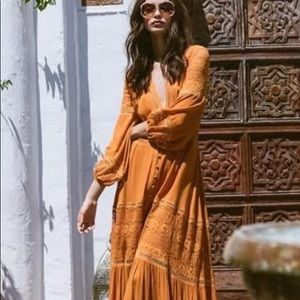 Olivia Luxe Lace Midi Dress in Maple